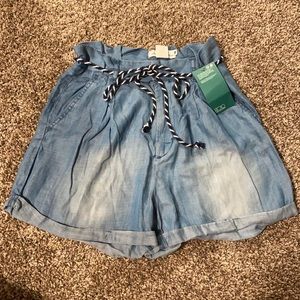 Perfect Beach or Vacation Shorts w/ Rope Belt!